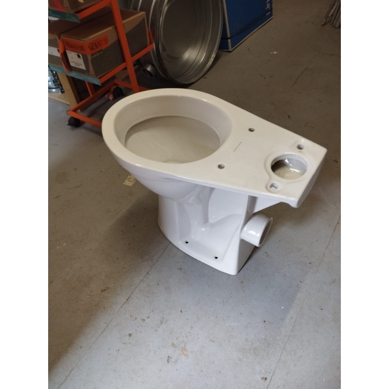 WC sans réservoir posé au sol